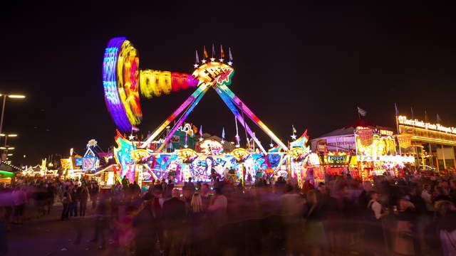 Schwenk über das Oktoberfest