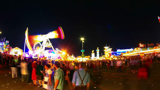 Menschenmengen auf der Wiesn