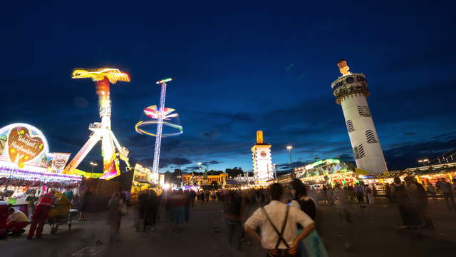 Oktoberfest in der Dämmerung