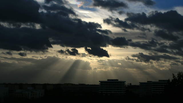 Wolkenhimmel über der Stadt