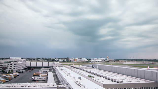 Gewitter über dem Hamburger Flughafen