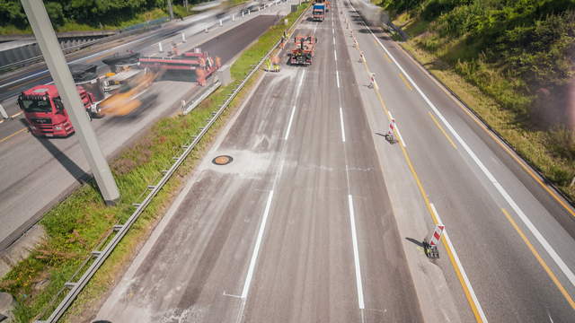 Bauarbeiten auf der Autobahn 4k