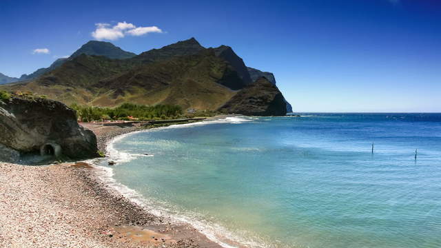 Gran Canaria Küste mit Kiesstrand