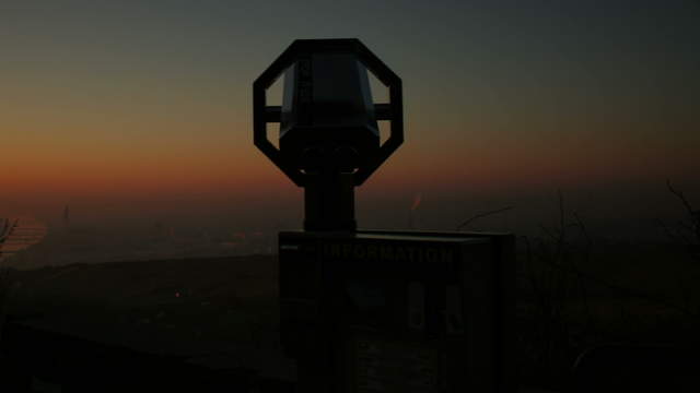 Sonnenaufgang mit Blick auf Wien – Kamerafahrt