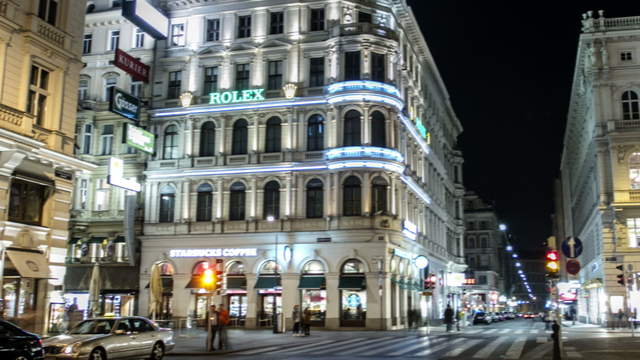 Kärntner Straße in Wien bei Nacht – Hyperlapse mit Schwenk