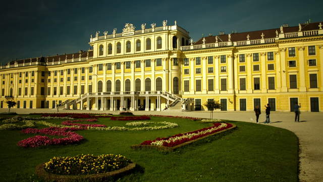 lange Rückfahrt am Schloss Schönbrunn mit Sonnenuntergang – Hyperlapse