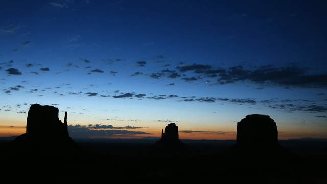 Monument Valley - Midden Buttes