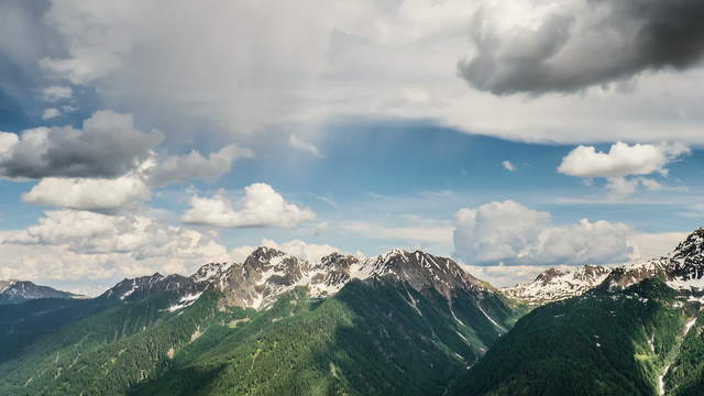 Wolken in den Alpen