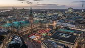 Zeitraffer - Hamburger Rathaus mit Weihnachtsmarkt