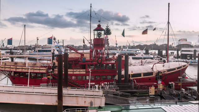 Hamburger Hafen Hyperlapse mit Elbphilharmonie vom Tag in die Nacht