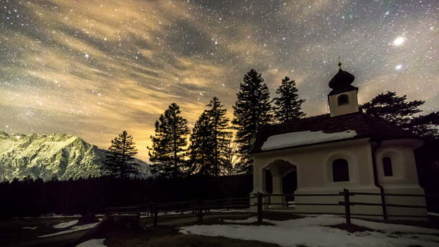 Sternenhimmel Zeitraffer Fotografie mit Milchstrasse 