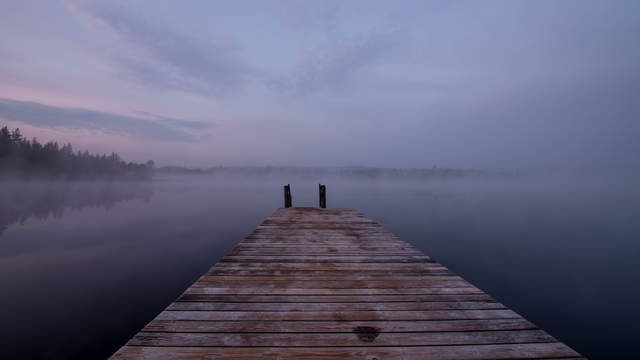 Morgendämmerung am See