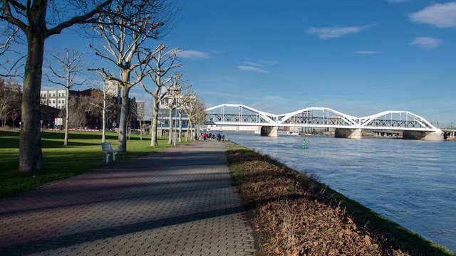 4K Hyperlapse zOOm walk - Photovoltaik Anlage der HGM - Hafen Mannheim