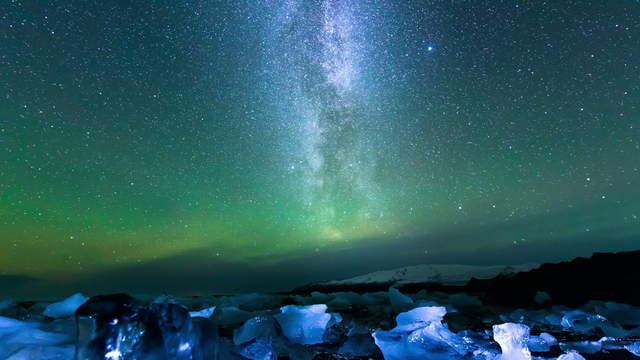 Diamond Beach Jökulsárlón - UHD Stockvideo Filmmaterial