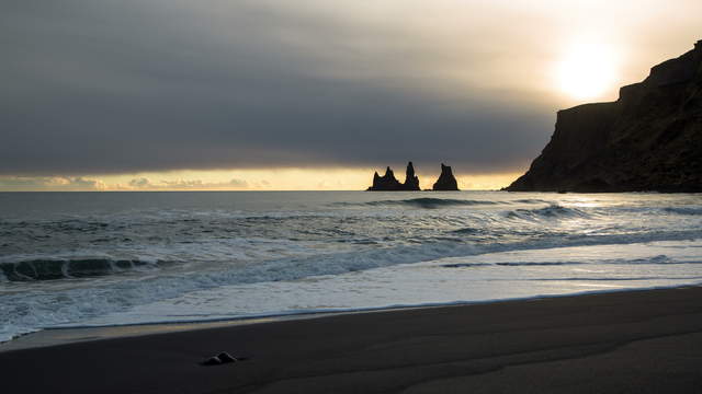 Island Stock Footage: Versteinerte Trolle Reynisdrangar Ultra HD 4K 