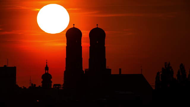 Frauenkirche Sonnenuntergang 6K