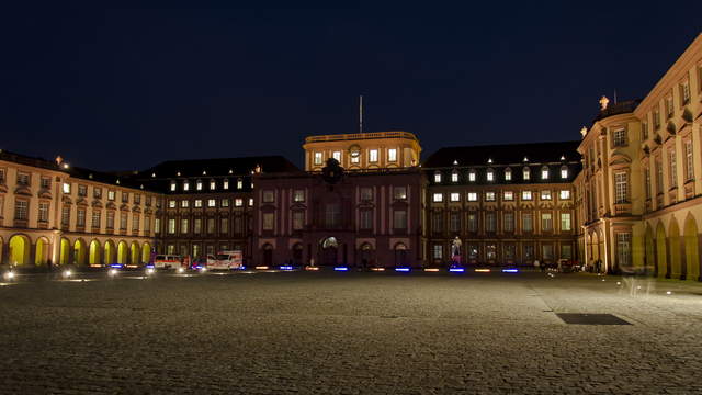 Mannheim Hyperlapse 4K - Mannheimer Schloss seitlich von Abend zu Nacht