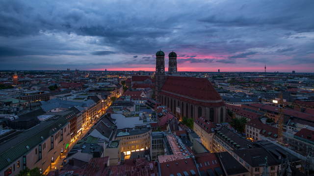 München Frauenkirche Tag-Nacht