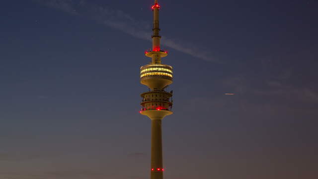 Olympia-Turm bei Nacht