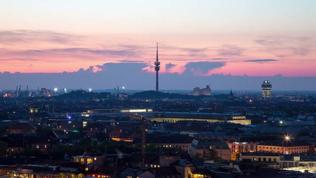 Blick über München Tag-Nacht