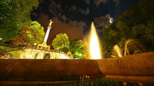 Friedensengel Brunnen Kamerafahrt