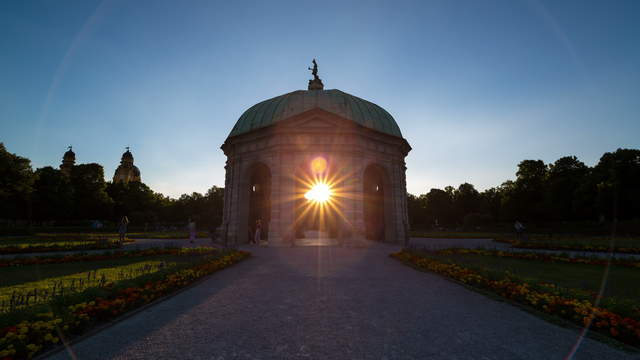 Dianatempel im Hofgarten Sonnenuntergang