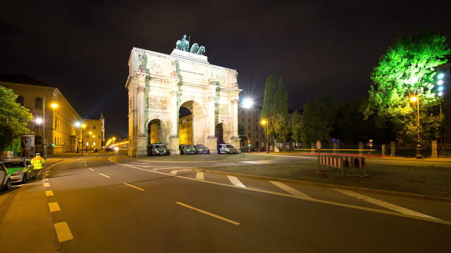 Siegestor Menschenmasse