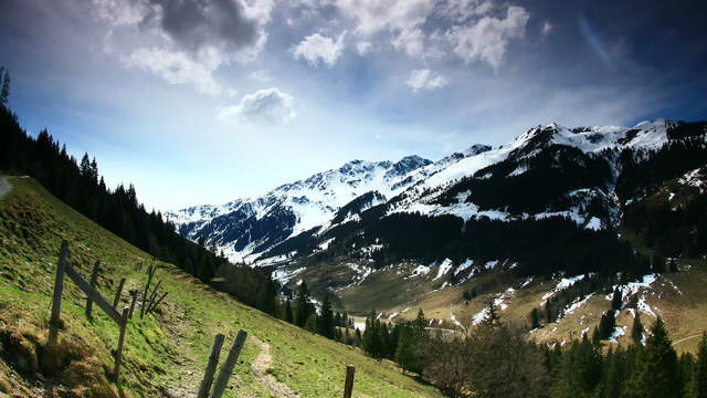 Wolkenschatten in den Alpen