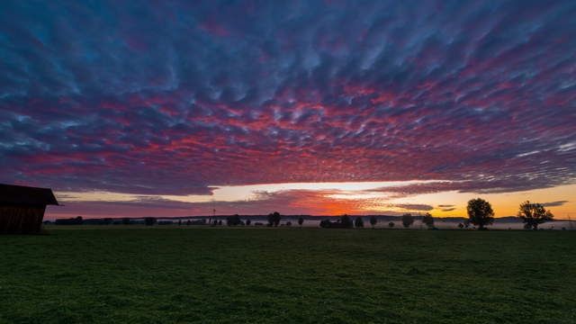 Schöner Sonnenaufgang Totale