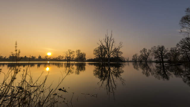 Sonnenuntergang am Fluss