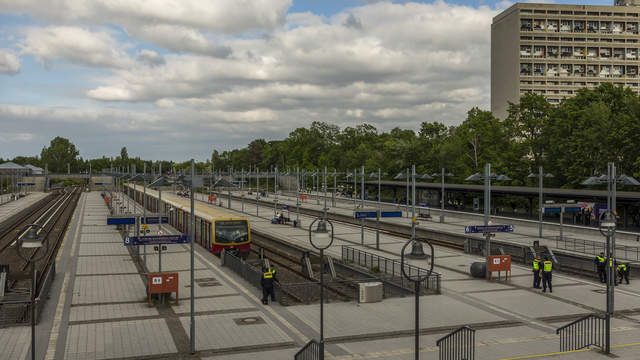 DFB Pokalfinale 2019 - Anreise der Fans am S-Bahnhof Olympiastadion