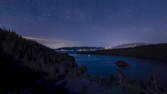 Zeitraffer - Sternenklare Nacht über Emerald Bay, Lake Tahoe