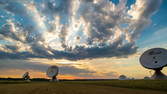 Zeitraffer - Sonnenuntergang Satelliten Station