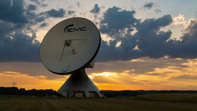 Sonnenuntergang Satelliten Schüssel