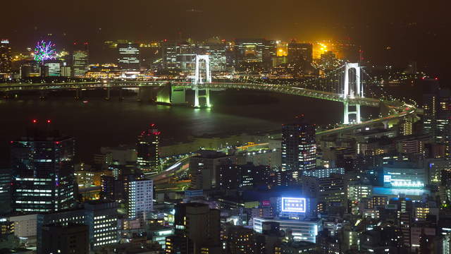 Skyline mit Rainbow Bridge