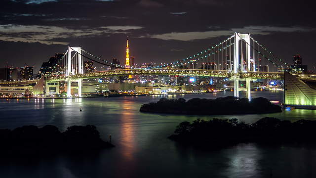 Rainbow Bridge mit Tokyo Tower