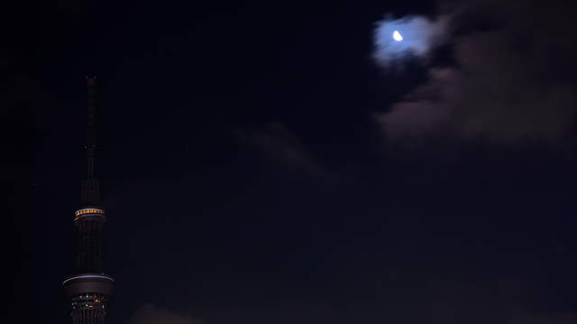 Skytree mit Mond