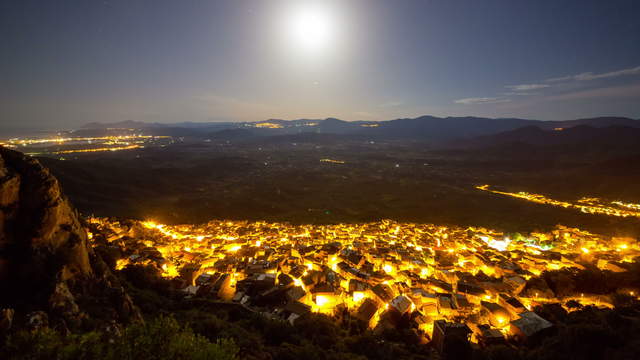 Nacht zu Tag mit Monduntergang 