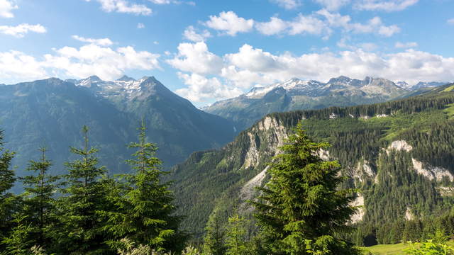 Berglandschaft mit Wolken in Tirol
