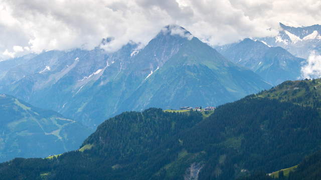 Wolkige Bergspitzen 2in1