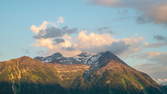 Zeitraffer - Bergspitze Abenddämmerung