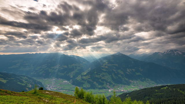 Sonnenstrahlen Zillertal Weitwinkel