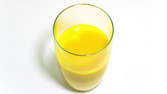 Zeitraffer - Gelber Smoothie Topview